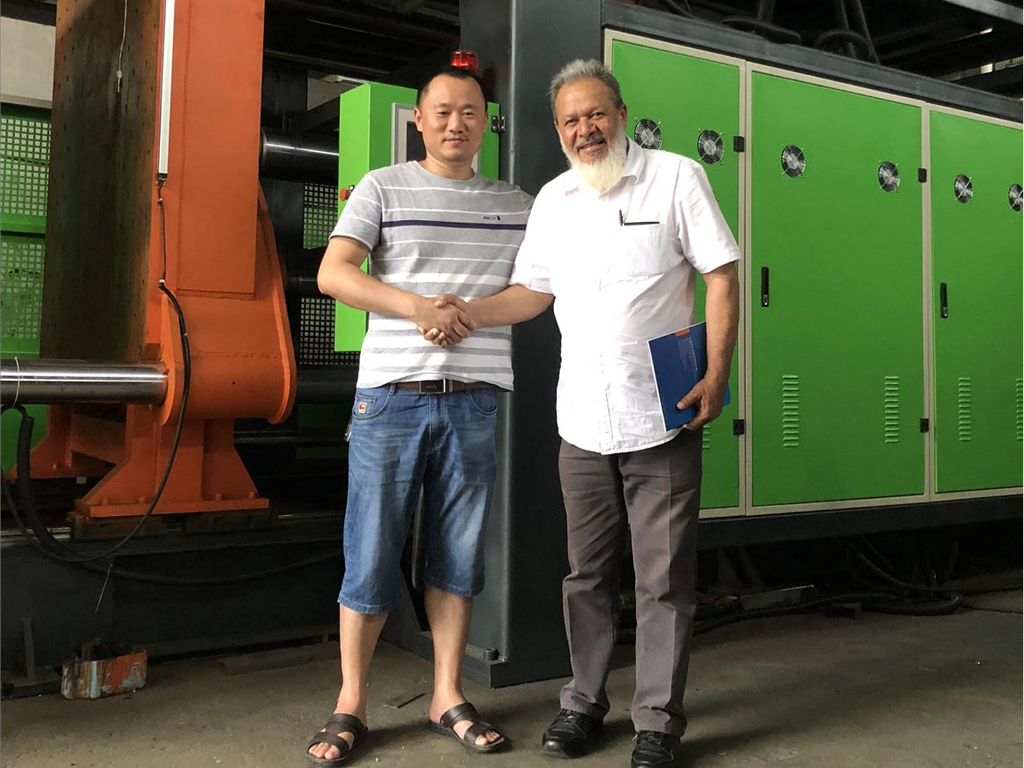 Solución de Moldeo por Extrusión-Soplado para Envases Químicos en México
