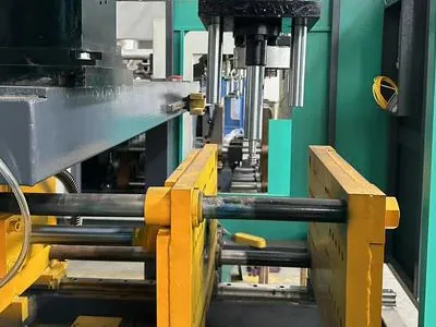 Máquina de moldeo por extrusión soplado